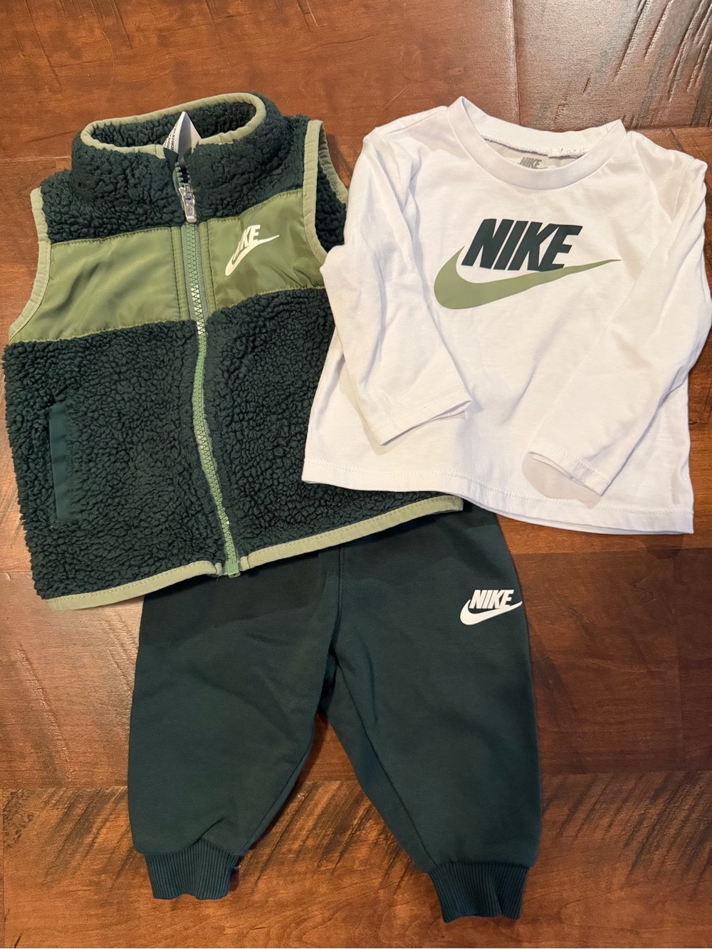 Nike Kids Sherpa Vest & Tee Set - White & Green